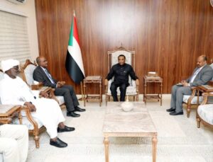 رئيس الوزراء يلتقي وفد الاتحاد العام للصحفيين السودانيين