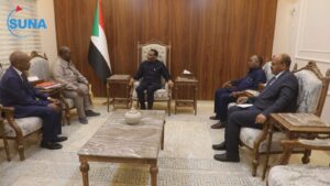 رئيس الوزراء يثمن الدور المجتمعي الذي تقوم به جمعية الهلال الأحمر السوداني