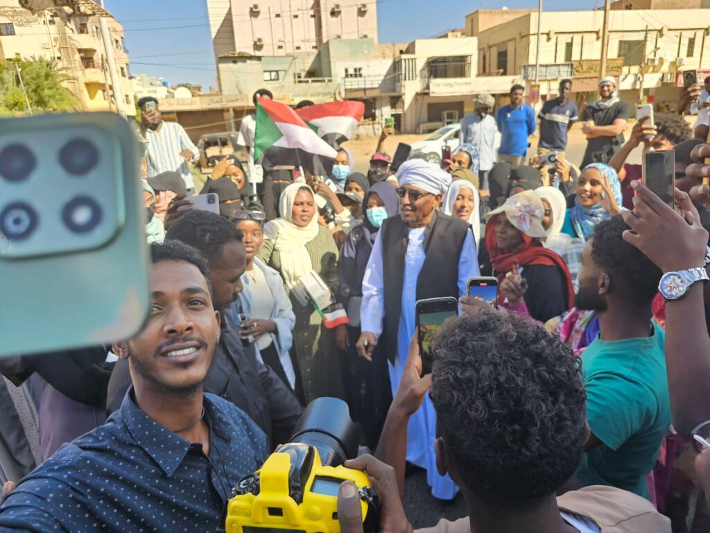 رئيس الوزراء يُشيد بمبادرة الخرطوم خضراء