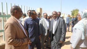 رئيس الوزراء يتفقد عدد من الوزارات عقب مزاولة عملها من مقارها بالعاصمة القومية الخرطوم