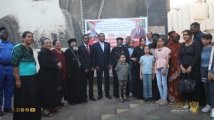 رئيس الوزراء يلتقى بعدد من المواطنين الأقباط بكنيسة العذراء بأمدرمان