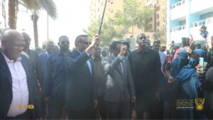 رئيس الوزراء يتفقد أوضاع الطالبات بمجمع الشهيد علي عبدالفتاح