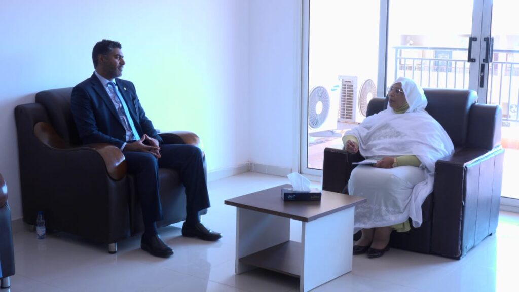 في إطار إهتمام الدولة بتطبيع الحياة بالعاصمة القومية الخرطوم د.لمياء عبدالغفار تلتقي بالرئيس التنفيذي لبنك فيصل الإسلامي