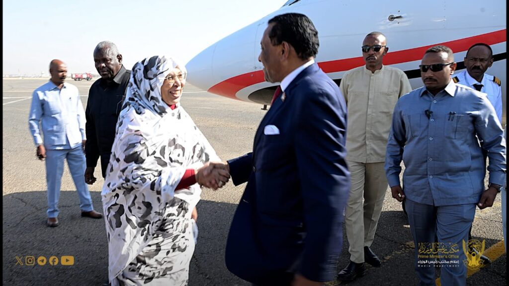 د. كامل إدريس يعود من ميونخ إلى الخرطوم