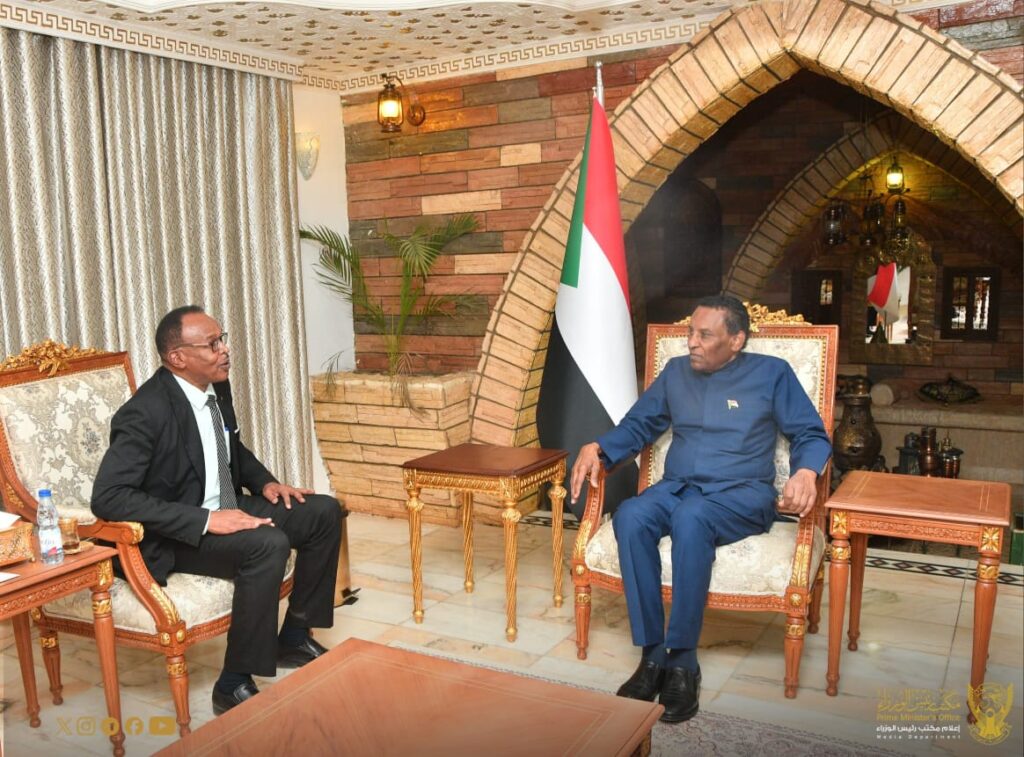 رئيس الوزراء يطلع على نتائج المؤتمر الأول للشباب،وموقف الاستادات والملاعب الرياضية في الخرطوم