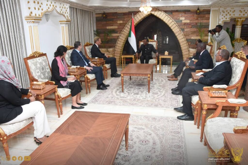 رئيس الوزراء يبحث التعاون مع برنامج الغذاء العالمي… وعودة البرنامج لإستئناف نشاطه من العاصمة الخرطوم