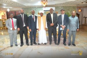 لدى لقائه عدد من الصحفيين..رئيس الوزراء يستعرض أولويات الحكومة خلال الفترة القادمة والسلام في مقدمتها