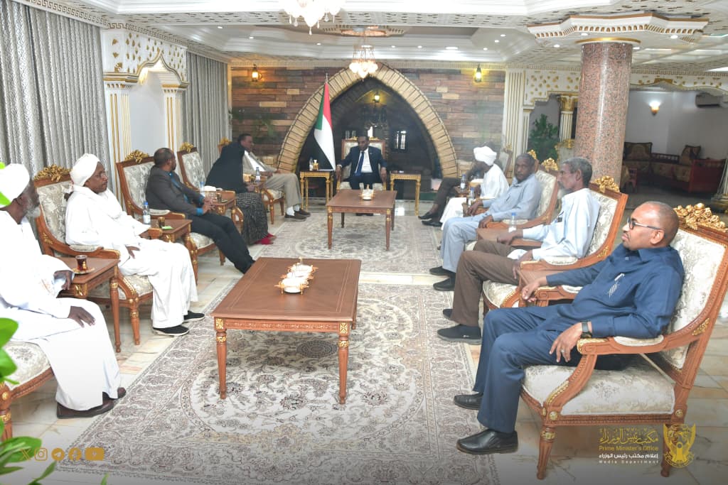 لدى لقائه وفد مسار الوسط..رئيس الوزراء يُصدر حزمة توجيهات لدفع المشاريع الخدمية والتنموية بولايات الجزيرة والنيل الابيض وسنار