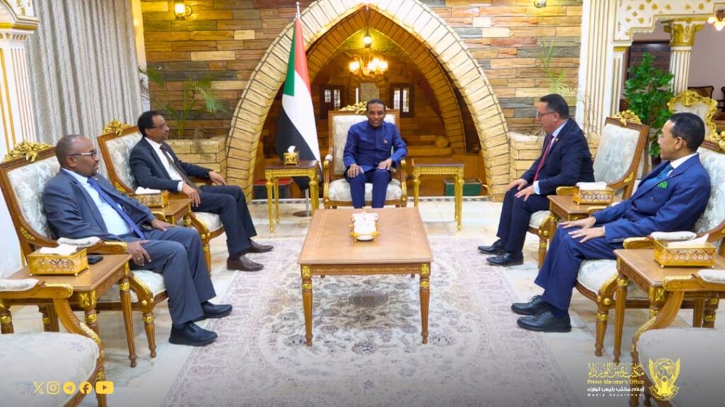 رئيس الوزراء يلتقي الأمين العام لإتحاد مجالس البحث العلمي العريية