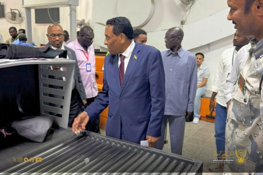 رئيس الوزراء يتفقد مطار بورتسودان الدولي ويصدر عدداً من التوجيهات المهمة لتأهيل المطار وضبط وتنظيم العمل به