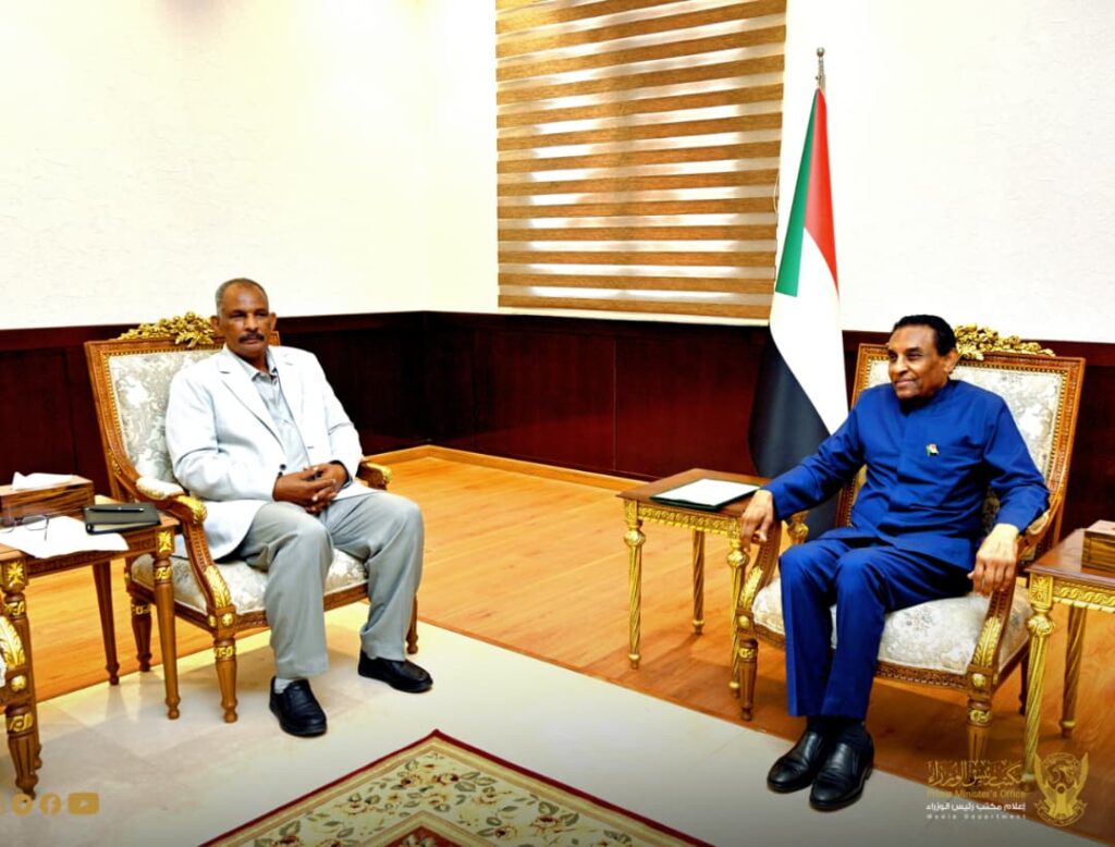 ​رئيس الوزراء يطلع على جهود لجنة الأمل للعودة الطوعية ويؤكد دعم الدولة لملف العودة