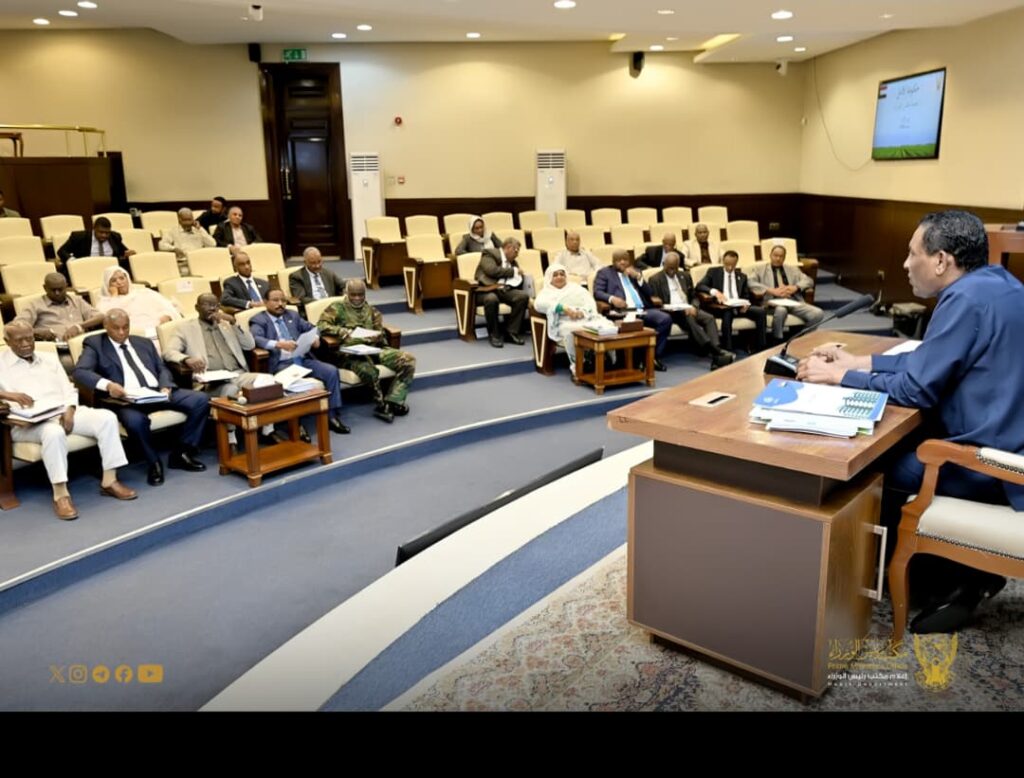 مجلس الوزراء يُجيز الخطة التنفيذية للمشروع القومي العاجل لصيانة وتأهيل الطرق، ويطمئن على سير تنفيذ مشروع (موية ونور) لكل السودانيين